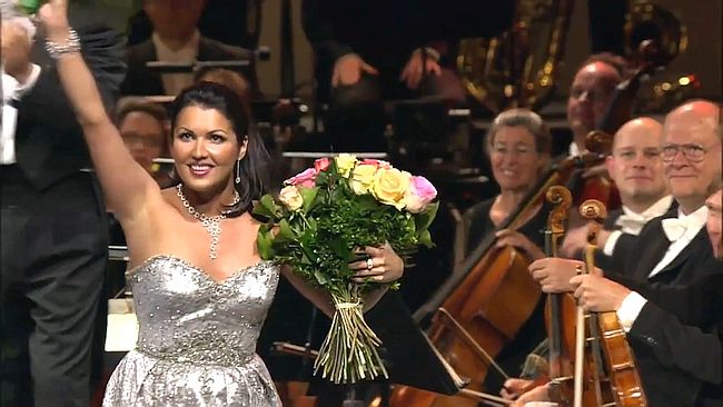 netrebko_kytka_W.jpg