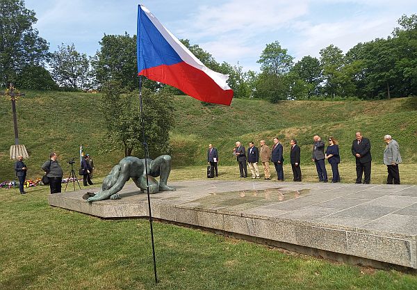 kobylisypamatnik_1.jpg